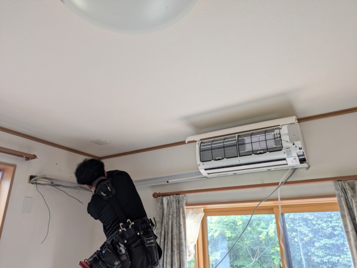 岩沼市内　ルームエアコン2．8kw入替工事