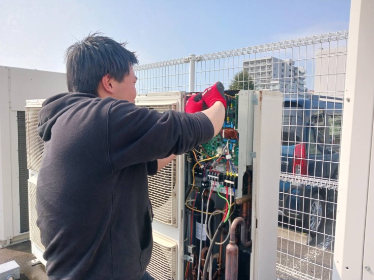 室外機　基板交換作業