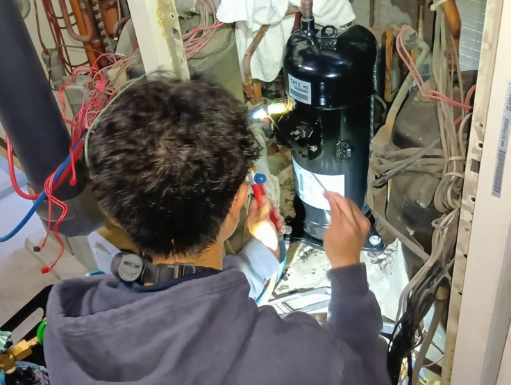 室外機　圧縮機交換作業